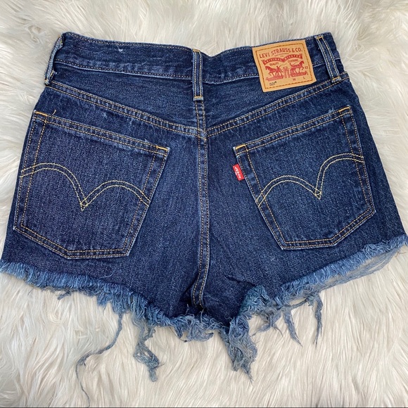 Levi’s Dark Wash 501 Denim Cutoff Shorts - Picture 6 of 7
